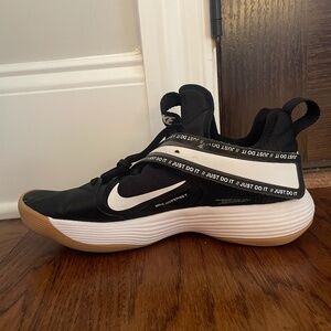 EUC NIKE VOLLEYBALL SHOES